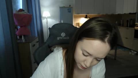 _lalune_ online show from February 20, 9:55 am