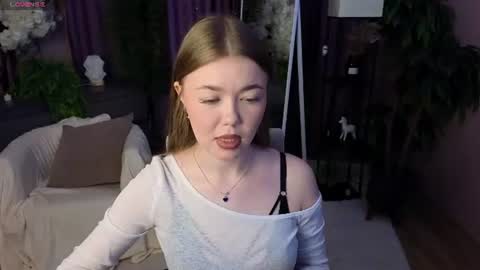 _liilcrystal_ online show from June 20, 7:28 pm