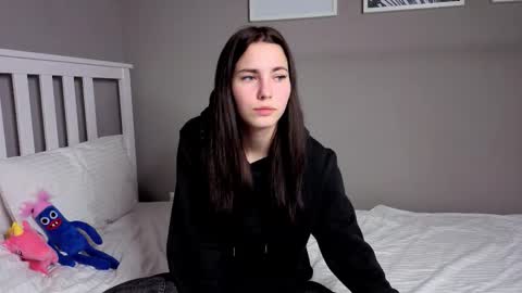 Emma online show from November 28, 6:22 pm