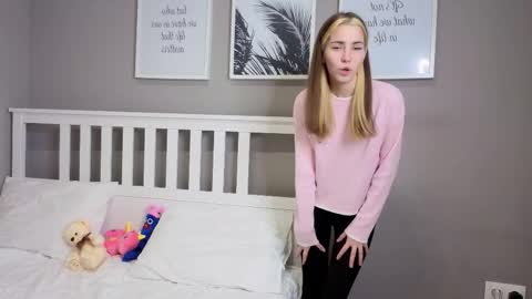 Emma online show from November 12, 2:37 pm