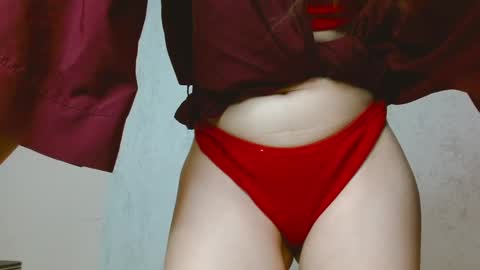 Snapshot of _little_misss chatting on December 14, 12:44 pm Mila online show from December 14, 12:44 pm