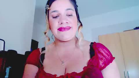 _lunagold_ online show from March 4, 2:45 pm