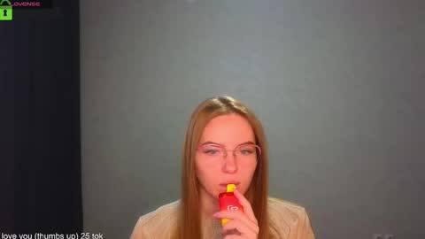 Snapshot of _lysafeta_ chatting on October 24, 5:14 am Welcome guys  Pleasure to see you all here  My name is Lysafeta and MichaelaTip menu is active Private is open  online show from October 24, 5:14 am