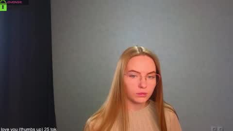 Welcome guys  Pleasure to see you all here  My name is Lysafeta and MichaelaTip menu is active Private is open  online show from November 11, 7:26 am
