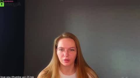 Snapshot of _lysafeta_ chatting on October 12, 4:59 am Welcome guys  Pleasure to see you all here  My name is Lysafeta and MichaelaTip menu is active Private is open  online show from October 12, 4:59 am