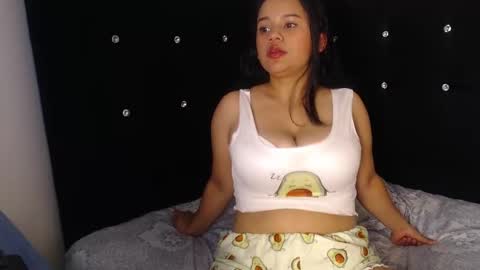  Mia  online show from December 27, 1:39 pm