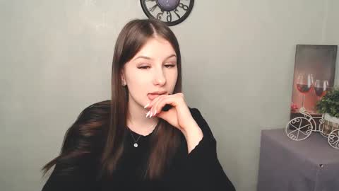 Snapshot of _miaangel_ chatting on March 9, 2:21 pm Mia online show from March 9, 2:21 pm