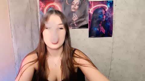 Mia online show from November 12, 3:10 pm