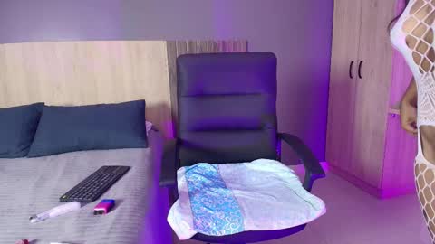 _miamiller_ online show from February 28, 8:18 pm