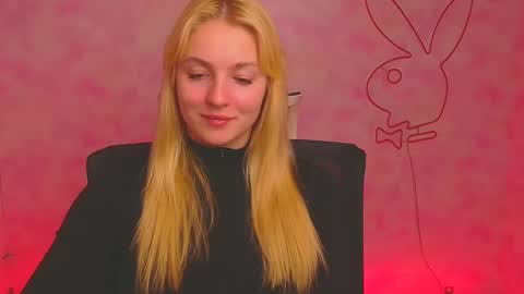 Snapshot of _mila_la_ chatting on December 5, 7:17 pm Melanie online show from December 5, 7:17 pm