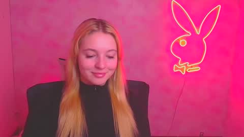 Snapshot of _mila_la_ chatting on February 27, 12:23 pm Melanie online show from February 27, 12:23 pm