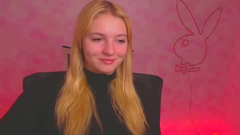 Snapshot of _mila_la_ chatting on December 21, 6:52 am Melanie online show from December 21, 6:52 am