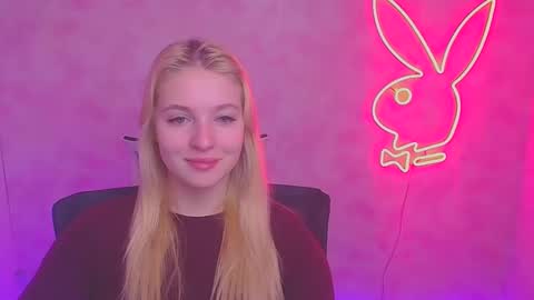Snapshot of _mila_la_ chatting on February 4, 7:07 am Melanie online show from February 4, 7:07 am