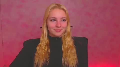 Snapshot of _mila_la_ chatting on January 5, 6:56 am Melanie online show from January 5, 6:56 am
