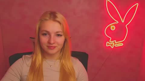 Snapshot of _mila_la_ chatting on March 9, 12:31 pm Melanie online show from March 9, 12:31 pm