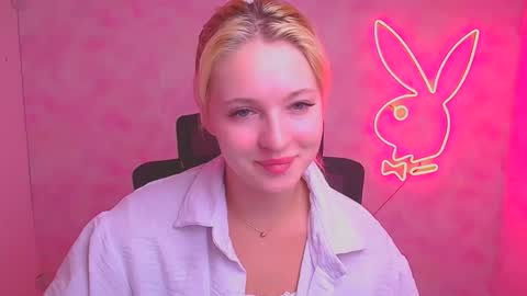 Snapshot of _mila_la_ chatting on September 15, 6:00 am Melanie online show from September 15, 6:00 am