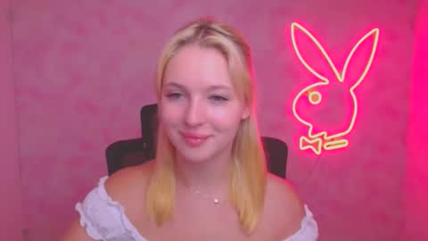 Snapshot of _mila_la_ chatting on September 10, 6:02 am Melanie online show from September 10, 6:02 am