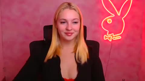 Snapshot of _mila_la_ chatting on October 6, 5:57 am Melanie online show from October 6, 5:57 am