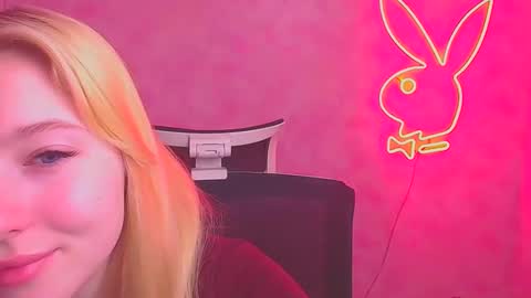 Snapshot of _mila_la_ chatting on February 24, 12:35 pm Melanie online show from February 24, 12:35 pm