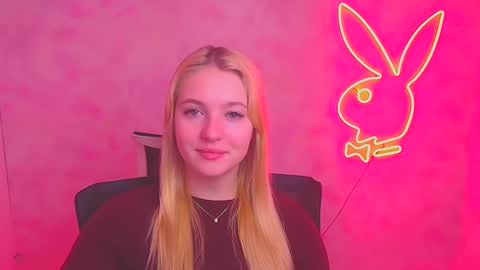 Snapshot of _mila_la_ chatting on February 10, 7:04 am Melanie online show from February 10, 7:04 am