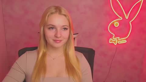 Snapshot of _mila_la_ chatting on March 7, 12:34 pm Melanie online show from March 7, 12:34 pm