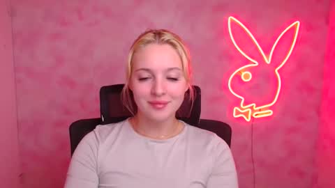 Snapshot of _mila_la_ chatting on October 9, 12:09 pm Melanie online show from October 9, 12:09 pm