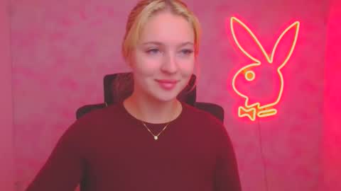 Snapshot of _mila_la_ chatting on October 18, 11:24 am Melanie online show from October 18, 11:24 am