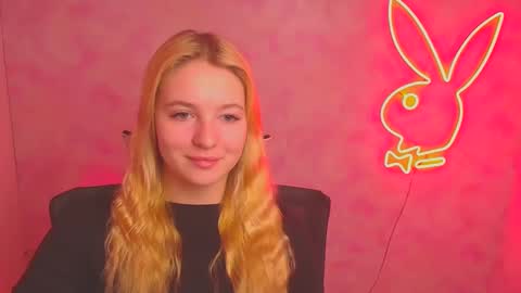Snapshot of _mila_la_ chatting on March 2, 6:16 am Melanie online show from March 2, 6:16 am