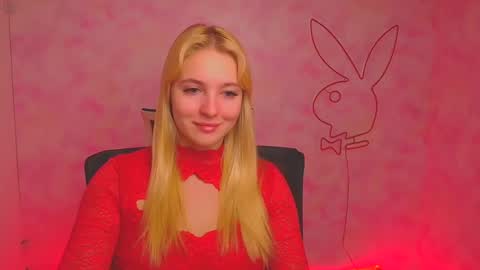 Snapshot of _mila_la_ chatting on December 9, 6:45 am Melanie online show from December 9, 6:45 am