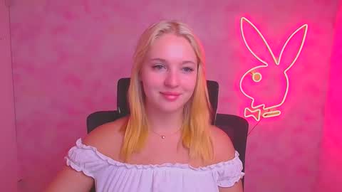 Snapshot of _mila_la_ chatting on September 16, 6:21 am Melanie online show from September 16, 6:21 am