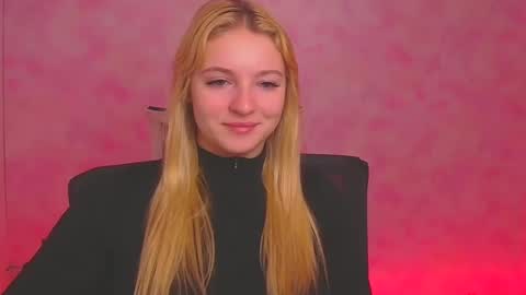 Snapshot of _mila_la_ chatting on December 28, 7:00 am Melanie online show from December 28, 7:00 am