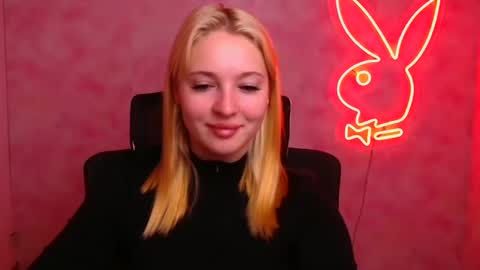 Snapshot of _mila_la_ chatting on October 4, 11:38 am Melanie online show from October 4, 11:38 am
