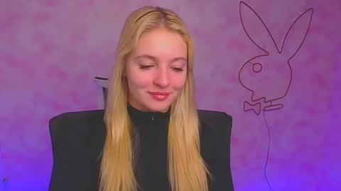 Snapshot of _mila_la_ chatting on December 14, 6:56 am Melanie online show from December 14, 6:56 am