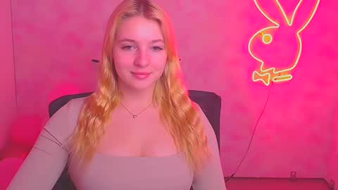 Snapshot of _mila_la_ chatting on February 25, 7:52 am Melanie online show from February 25, 7:52 am