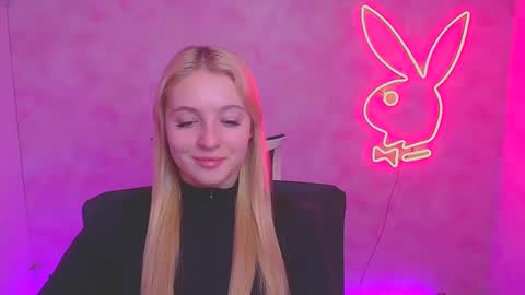 Snapshot of _mila_la_ chatting on February 1, 12:26 pm Melanie online show from February 1, 12:26 pm