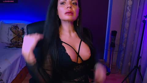 Snapshot of _milani_ chatting on February 2, 3:43 am Milani online show from February 2, 3:43 am