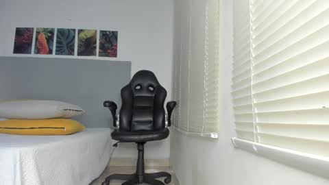 _molly_rosse_ online show from February 10, 11:46 am