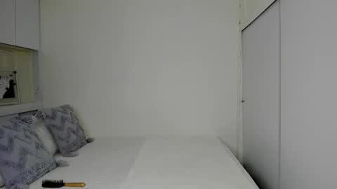 independent model natha online show from November 20, 5:52 am