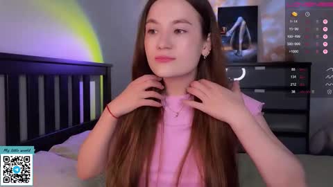 Snapshot of _nemalkovamia chatting on October 5, 8:14 pm Mia with a big heart online show from October 5, 8:14 pm