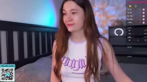 Snapshot of _nemalkovamia chatting on September 14, 2:04 pm Mia with a big heart online show from September 14, 2:04 pm