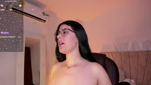 Niah  You can call me Ni or cutie haha online show from January 29, 8:35 pm