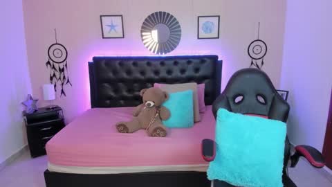 Olivia jones online show from February 2, 1:54 pm