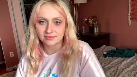 _peaceoutgirlscout_ online show from October 7, 10:25 pm