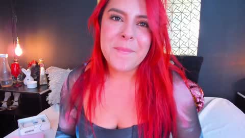 Laura online show from December 19, 9:16 pm