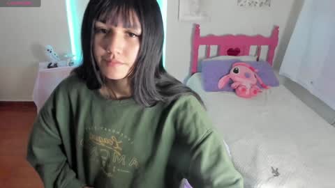 Snapshot of _roxy_1 chatting on December 6, 2:24 am veronik independent model online show from December 6, 2:24 am