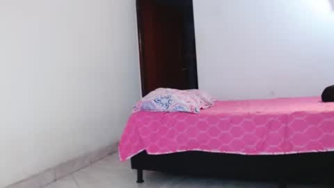Snapshot of _sarahtomatto_ chatting on February 15, 8:44 am _sarahtomatto_ online show from February 15, 8:44 am