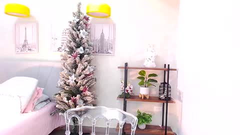 Sassy Girl online show from December 3, 6:06 pm