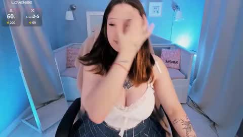 Snapshot of _sofi_spark chatting on October 1, 7:02 am Sofi Follow me online show from October 1, 7:02 am