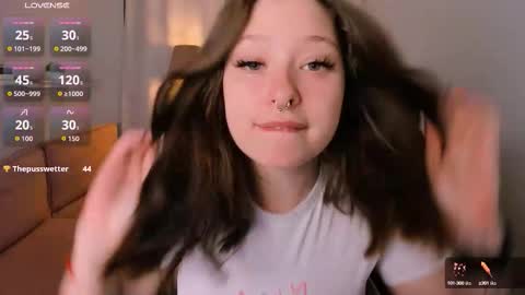Snapshot of _sofi_spark chatting on October 7, 7:46 am Sofi Follow me online show from October 7, 7:46 am
