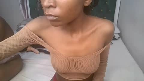 _sweetebony_r online show from January 19, 7:37 am